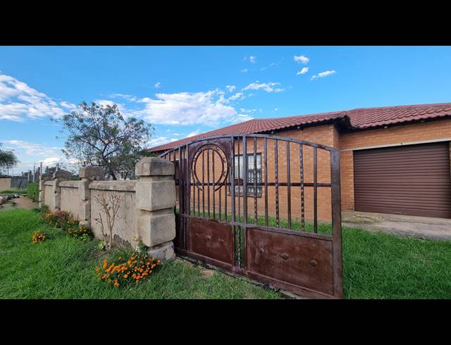 3 BEDROOM FREEHOLD FOR SALE IN OSIZWENI